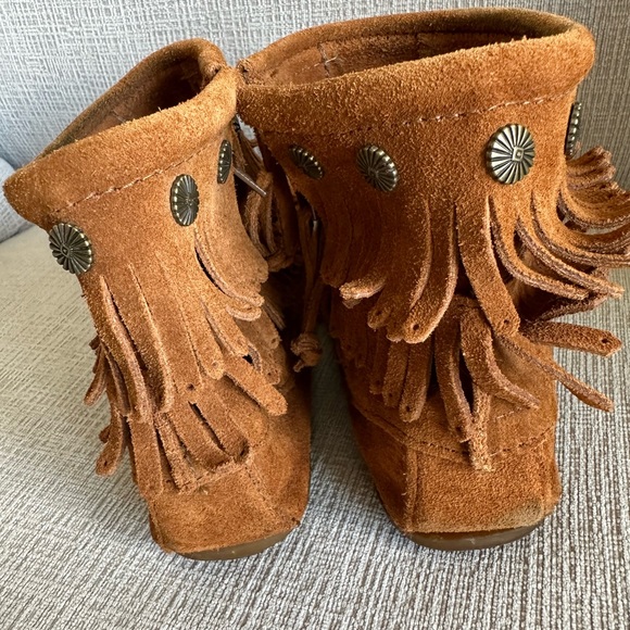 Tan Fringe Minnetonka Moccasins - Picture 4 of 4
